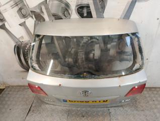 Крышка багажника Toyota Avensis 2010