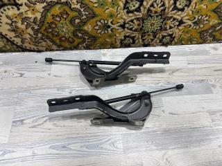 Фото запчасти петля капота Jeep Cherokee контрактная запчасть Запчасть петля капота Jeep Cherokee
