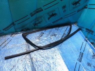 Уплотнитель стекла двери задний левый TOYOTA LAND CRUISER 200 2018 Б/У Уплотнитель стекла двери задний левый TOYOTA LAND CRUISER 200 2018