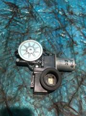 Мотор стеклоподъемника задний правый TOYOTA LAND CRUISER 200 2016