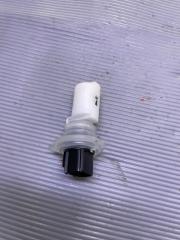 Датчик уровня в бачок омывателя Land Cruiser 2008-2021 URJ202 Датчик уровня в бачок омывателя Land Cruiser 2008-2021 URJ202