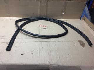 Уплотнитель двери задней правой(дверного проема) задний правый TOYOTA HIGHLANDER 2019 Б/У Уплотнитель двери задней правой(дверного проема) задний правый TOYOTA HIGHLANDER 2019