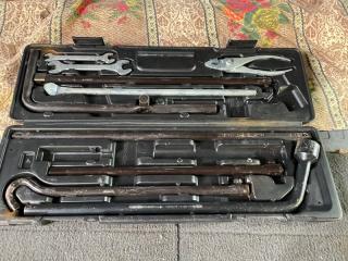 Набор инструментов TOYOTA Land Cruiser 2010 Б/У Набор инструментов TOYOTA Land Cruiser 2010