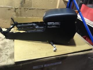 Подлокотник TOYOTA Land Cruiser 2017 Б/У Подлокотник TOYOTA Land Cruiser 2017