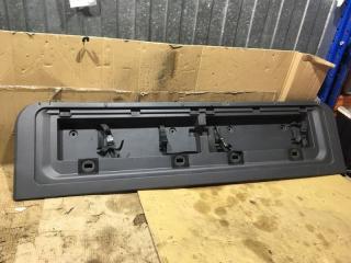 Обшивка крышки багажника задняя TOYOTA Land Cruiser 2011
