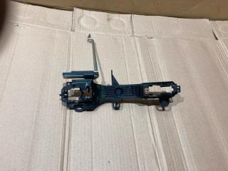 Кронштейн ручки передний правый TOYOTA HIGHLANDER 2014