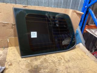 Стекло кузовное глухое левое TOYOTA Land Cruiser 2010