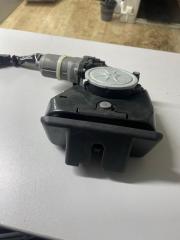 Замок двери багажника верхней TOYOTA Land Cruiser 2015