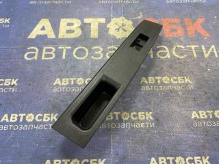 Накладка блока стеклоподьемников задняя правая Toyota Vitz 2010-2020