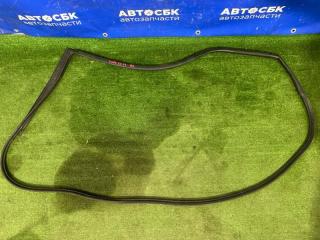 Запчасть уплотнитель двери задний правый Nissan Tiida  2004-2012