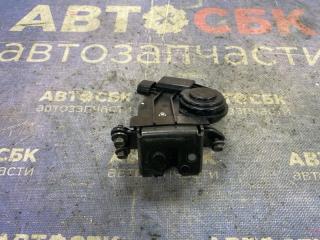 Замок двери багажника Toyota Wish