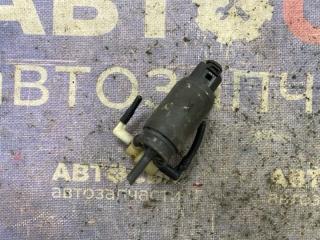 Запчасть насос стеклоомывателя Volkswagen Passat