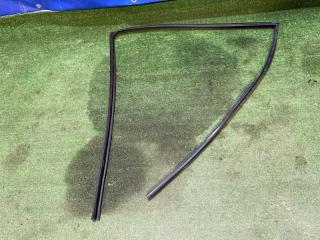 Запчасть уплотнитель стекла двери задний правый Subaru Outback 2009-2014