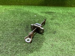 Запчасть ограничитель двери передний левый Peugeot 107 2005-2009