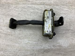 Фото запчасти ограничитель двери задний правый KIA CEE'D 2008 контрактная запчасть Запчасть ограничитель двери задний правый KIA CEE'D 2008