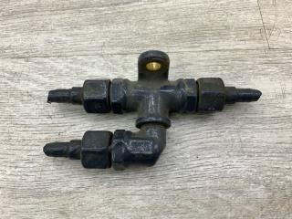 Фото запчасти тройник системы охлаждения передний правый volvo FH 12 2006 контрактная запчасть Запчасть тройник системы охлаждения передний правый volvo FH 12 2006