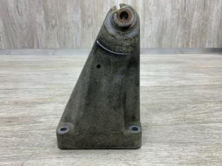 Фото запчасти кронштейн подушки двигателя MERCEDES-BENZ E-CLASS 2007 контрактная запчасть Запчасть кронштейн подушки двигателя MERCEDES-BENZ E-CLASS 2007