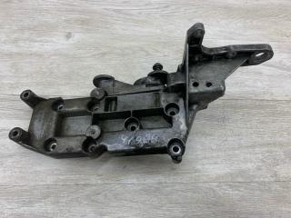 Фото запчасти кронштейн генератора VOLVO V70 2005 контрактная запчасть Запчасть кронштейн генератора VOLVO V70 2005