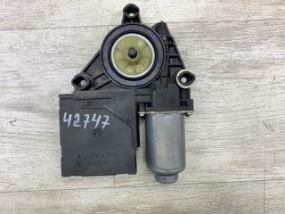 Запчасть моторчик стеклоподъемника передний правый SKODA OCTAVIA 2009