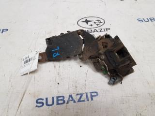 Замок двери задний левый Subaru Legacy 1996
