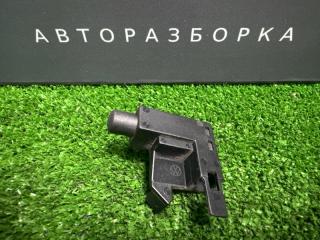 Запчасть концевик ручника Skoda Fabia 2 2011