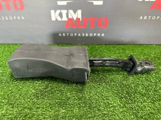 Ограничитель двери передний Volkswagen Polo 1.6 CFN Ограничитель двери передний Volkswagen Polo 1.6 CFN