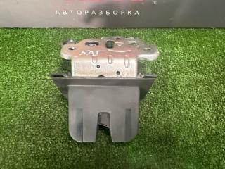 Замок крышки багажника Skoda Octavia 2014