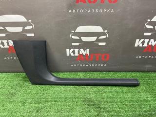 Запчасть накладка порога салона передняя правая Skoda Fabia 2 2011