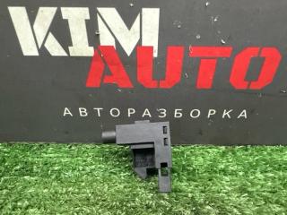 Концевик ручника Volkswagen Polo 2017 Б/У Концевик ручника Volkswagen Polo 2017