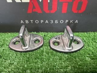 Ответная часть замка двери Skoda Yeti 1.4 CAXA Ответная часть замка двери Skoda Yeti 1.4 CAXA