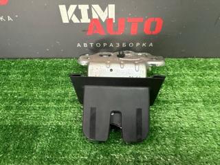 Замок крышки багажника Skoda Octavia 2014