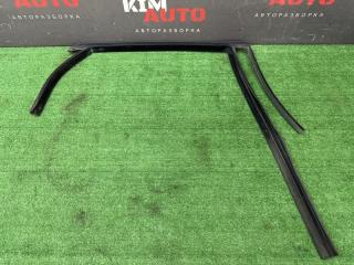 Уплотнитель стекла направляющий задний правый Ford focus 3 2012 Б/У Уплотнитель стекла направляющий задний правый Ford focus 3 2012