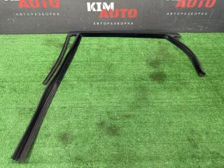 Уплотнитель стекла направляющий задний левый Ford Focus 3 HB 2012 Б/У Уплотнитель стекла направляющий задний левый Ford Focus 3 HB 2012