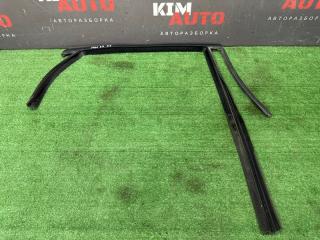 Уплотнитель стекла направляющий задний правый Ford Focus 3 HB 2012 Б/У Уплотнитель стекла направляющий задний правый Ford Focus 3 HB 2012