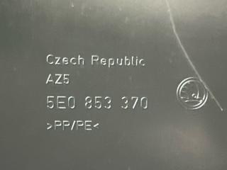 Накладка центральной стойки нижняя правая Octavia 2014 A7 1.2 CJZA