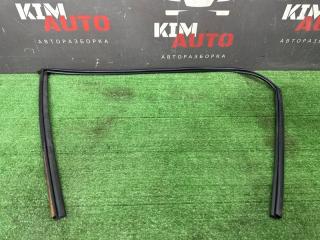 Запчасть уплотнитель стекла направляющий передний правый Mazda 3