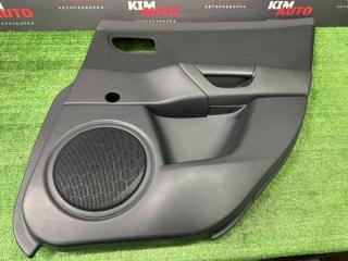 Фото запчасти обшивка двери задняя правая Mazda 3 Б/У запчасть Запчасть обшивка двери задняя правая Mazda 3