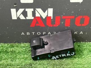 Запчасть кнопка стеклоподъемника Opel Astra