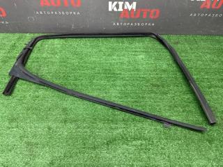 Фото запчасти уплотнитель стекла направляющий задний правый Peugeot 308 Б/У запчасть Запчасть уплотнитель стекла направляющий задний правый Peugeot 308