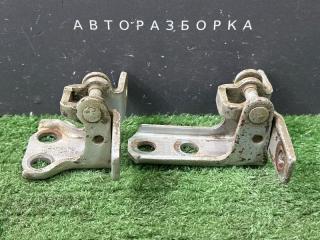 Петли двери задние левые Estina