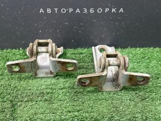 Петли двери задние левые Estina