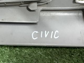 Накладка центральной стойки верхняя правая Civic 4D