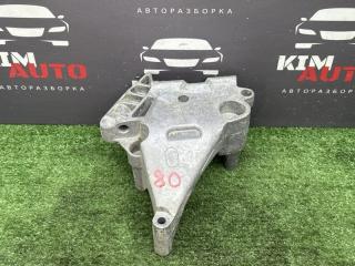 Фото запчасти кронштейн двигателя правый Skoda Octavia A5 Б/У запчасть Запчасть кронштейн двигателя правый Skoda Octavia A5