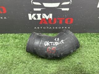 Фото запчасти патрубок интеркулера Skoda Octavia A5 Б/У запчасть Запчасть патрубок интеркулера Skoda Octavia A5