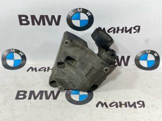Кронштейн компрессора кондиционера BMW X5 2005 контрактная Кронштейн компрессора кондиционера BMW X5 2005