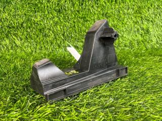 Фото запчасти кронштейн блока предохранителей задний Opel Astra контрактная запчасть Запчасть кронштейн блока предохранителей задний Opel Astra