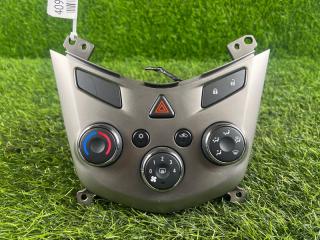 Блок управления климат-контролем Chevrolet Aveo 2011