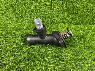 Запчасть крышка термостата Volkswagen Passat 2010