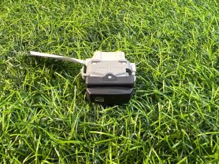 Запчасть кнопка блокировки стеклоподъемников Renault Kangoo 2012