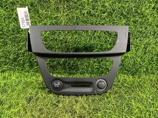 Запчасть накладка декоративная передняя Renault Megane ||